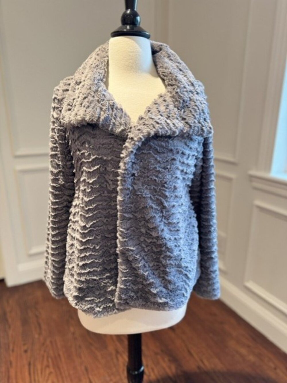 Patagonia Women's Gray Faux Fur Fleece Shawl Jacket - Size XS